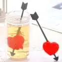 Boule à thé cœur traversée d'une flèche