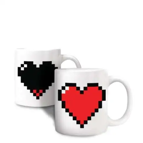 Tasse thermique avec un cœur pixel mug thermo-réactifs