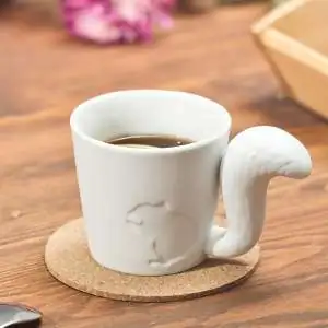 Tasse écureuil avec anse forme de sa queue