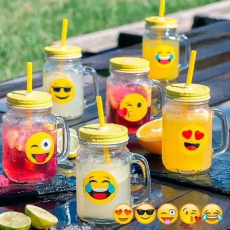 Une tasse vintage emoji mug verre motif émoticône couvercle paille