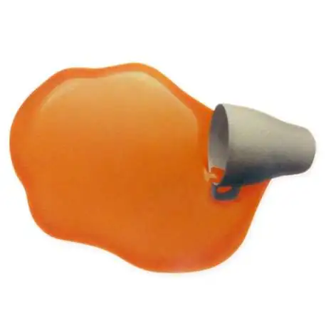 Tapis de souris informatique liquide orange et tasse renversés