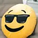 Coussin smiley cool lunettes noires