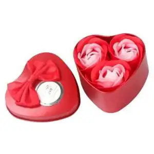 Coffret boîte coeur avec 3 savons roses rouges idée cadeau