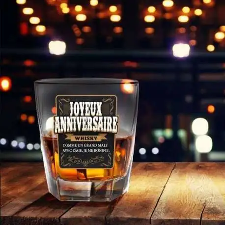 Verre à whisky avec message joyeux anniversaire