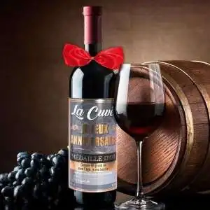 Bouteille de vin pour anniversaire avec noeud rouge