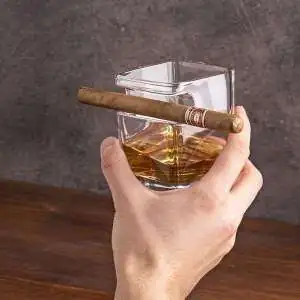 Verre à Whisky avec porte-cigare