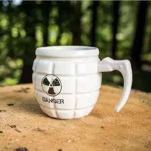 Tasse grenade à pictogramme danger Mug original