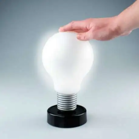 Lampe LED ampoule tactile à piles - Totalcadeau